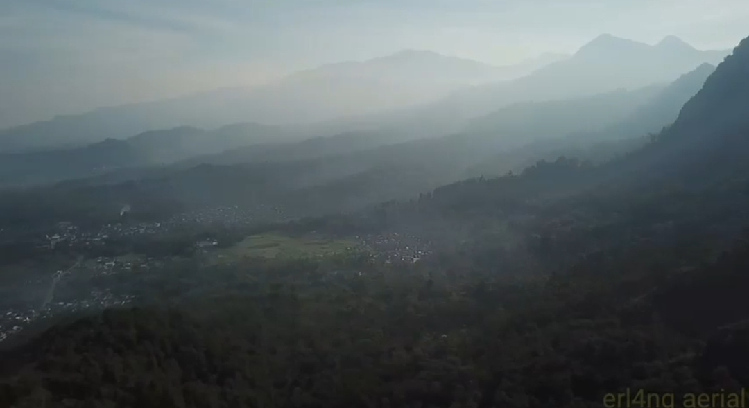 Jaran Sembrani turun tiap malam Jumat Legi, suara kuda tanpa rupa! Kisah mistis di balik Puncak Srege. 🐎