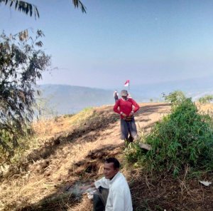 Kerja Bakti Warga RW Bendorejo Bersihkan Puncak Srege, Jodi Sebagai Pendiri dan Pengawas: Wisata Ini Segera Terbangun!