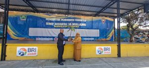 BRI Region 13 Malang Serahkan 17 Bibit Pohon Produktif ke Tiga SMP di Kota Malang